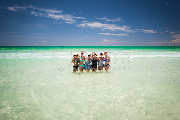 middle women [ultrawide]