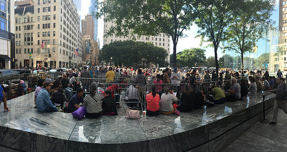 Knuckleheads in Line for iPhone 6 at 5th Ave Store-iphone