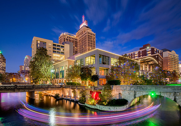 Drury Hotel & The Riverwalk [night] 4